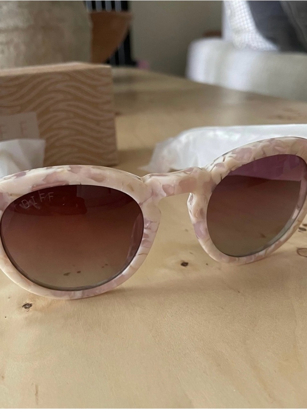 Diff Eyewear Dime II Sunglasses Polarized/
Pink Pearl